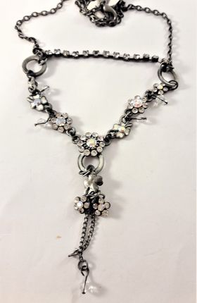Halsband med kedja och blommor med strass, vit