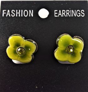 Emaljerat, ljusgrönt örhänge i form av blomma