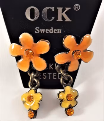 Emaljerat, orange örhänge i form av blomma med liten blomma och strass