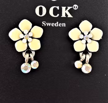 Emaljerat, vitt örhänge i form av fembladig blomma och strass