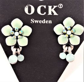 Emaljerat, grönt örhänge i form av fembladig blomma och strass