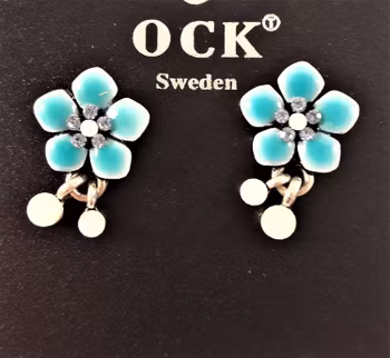 Emaljerat, turkos örhänge i form av fembladig blomma och strass