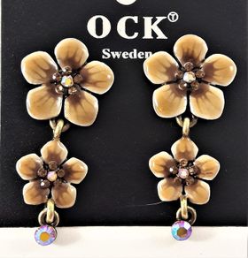 Emaljerat, brunt örhänge i form av fembladig blomma med liten blomma och strass