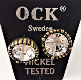 Guldfärgat örhänge, runt med glittrande vit kristall, ca 11 mm