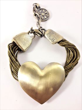 Armband med Ljusgröna Trådar och Guldfärgat Hjärta