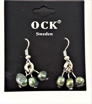 Örhänge med gröna detaljer i hänget