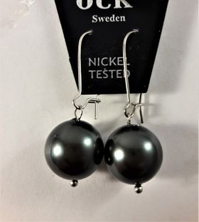 Örhänge med blågrön pärla, ca 13 mm