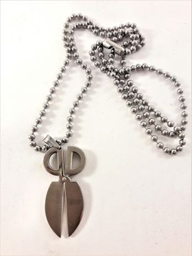 Halsband med Avlångt Sax Hänge Silverfärg