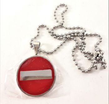 Halsband med Hänge Röd och Silverfärg