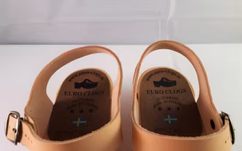 Träsko i ljusbrunt från Alstermotoffeln, storlek 37