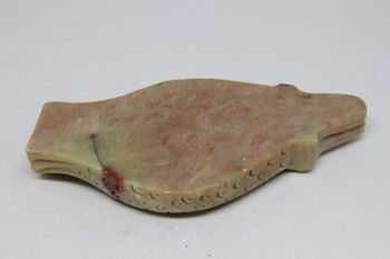 Ljushållare i sten, i form av krokodil, handgjord