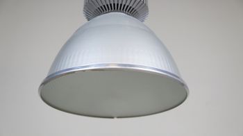 Pendellampa Fagerhult, med ny glödlampa ca 4200K, 220 volt