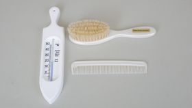 Babypaket med med badtermometer, borste och kam