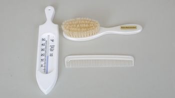 Babypaket med med badtermometer, borste och kam