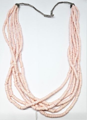 Rosa halsband i metall och ben
