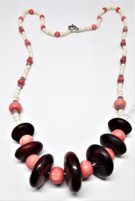 Halsband med rundlar och kulor i rosa ton