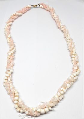 Rosa kort halsband i ben och sten