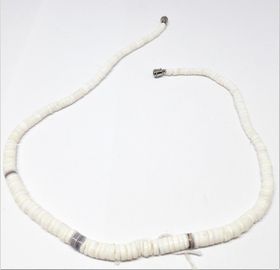 Halsband i ben, vitt och grått