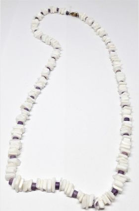 Kort halsband i vitt och lila