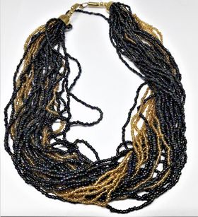 Flerradigt tvåfärgat halsband av små pärlor, guldfärgad metall