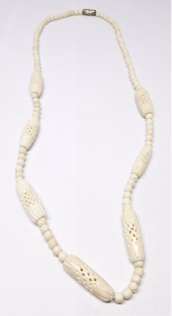 Kort halsband, ben, med ovaler