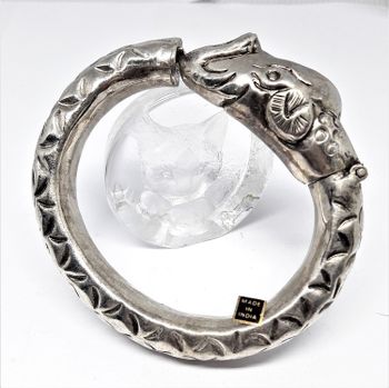 Stelt silverfärgat armband med elefanthuvud