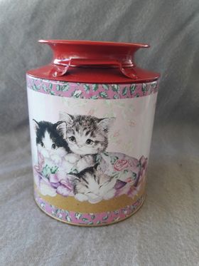 Plåtburk med sött kattmotiv