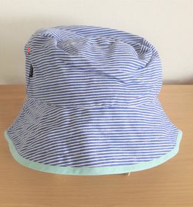 Ziestha sommarhatt, blå/vit-randig, storlek Medium