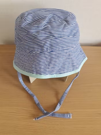 Ziestha sommarhatt Mini för barn, blå/vit-randig, storlek Small