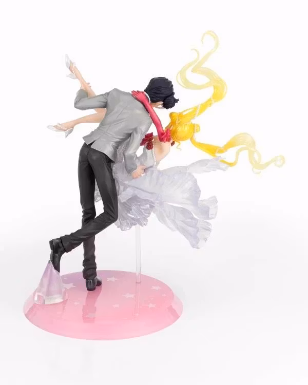 Sailor Moon Figuarts ZERO Chouette Usagi and Tuxedo Mask (Moonlight Glow Edition)