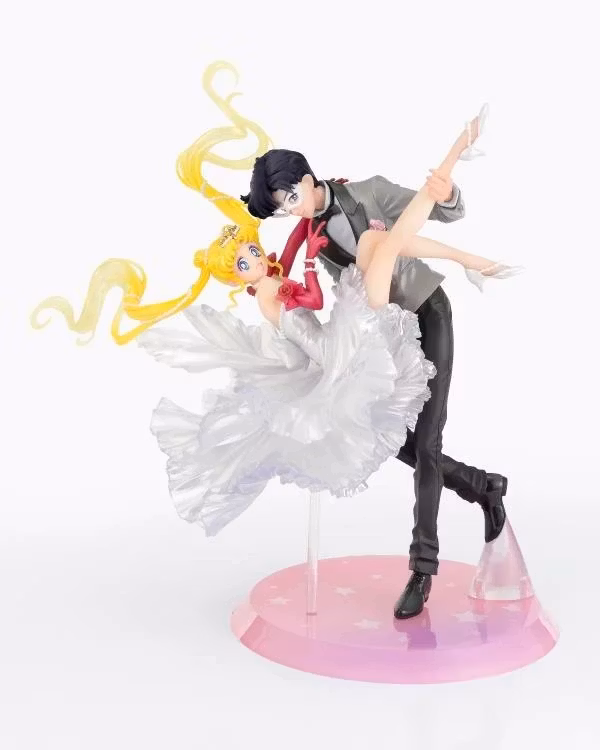 Sailor Moon Figuarts ZERO Chouette Usagi and Tuxedo Mask (Moonlight Glow Edition)