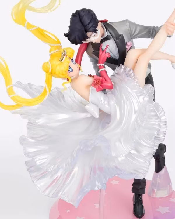 Sailor Moon Figuarts ZERO Chouette Usagi and Tuxedo Mask (Moonlight Glow Edition)