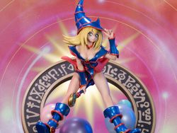 Yu-Gi-Oh! Dark Magician Girl (Standard Vibrant Edition)