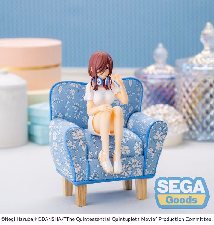 The Quintessential Quintuplets Miku Nakano Premium Perching Figure