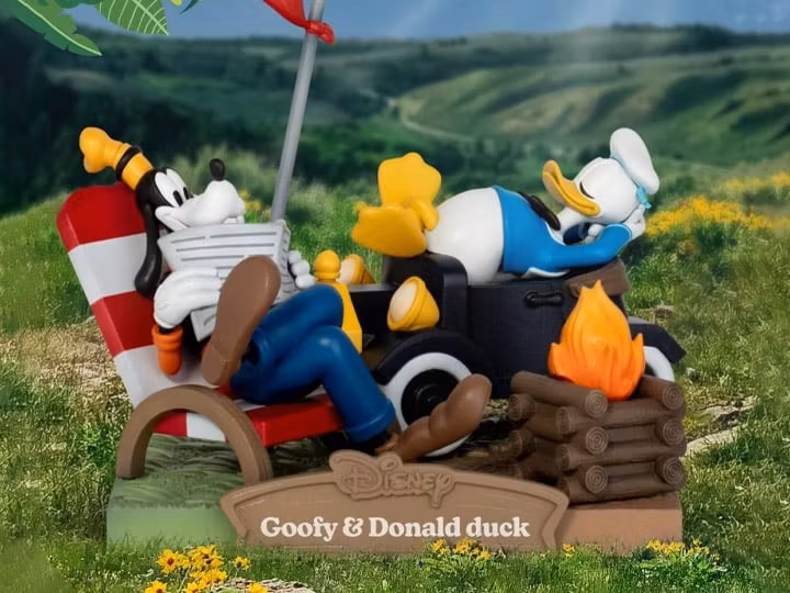 Disney Campsite Series D-Stage DS-145 Goofy & Donald Duck