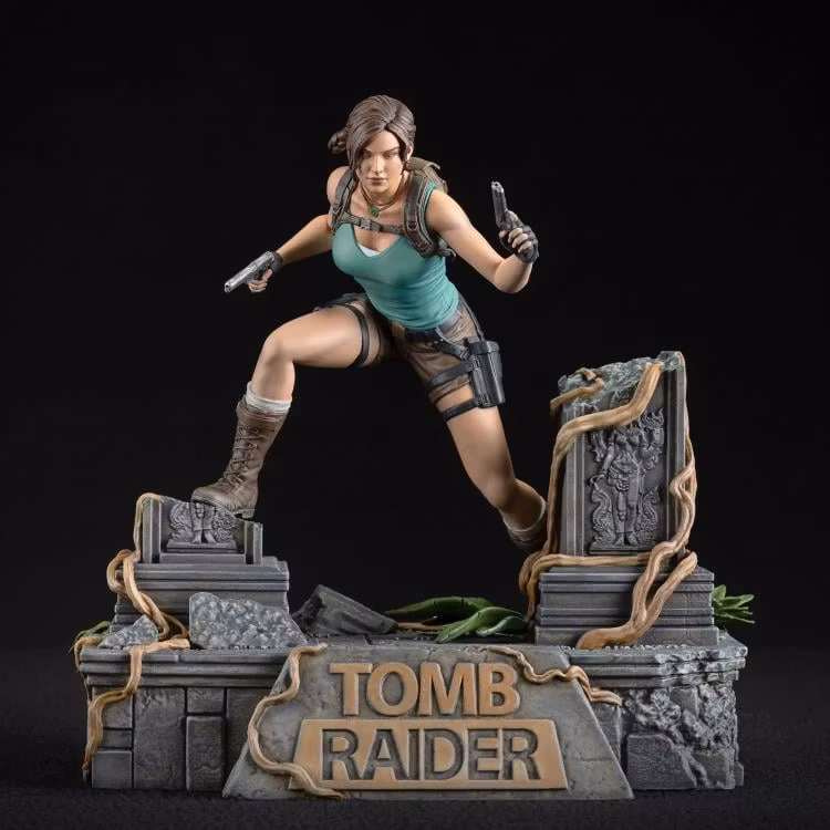 Tomb Raider Lara Croft Statue