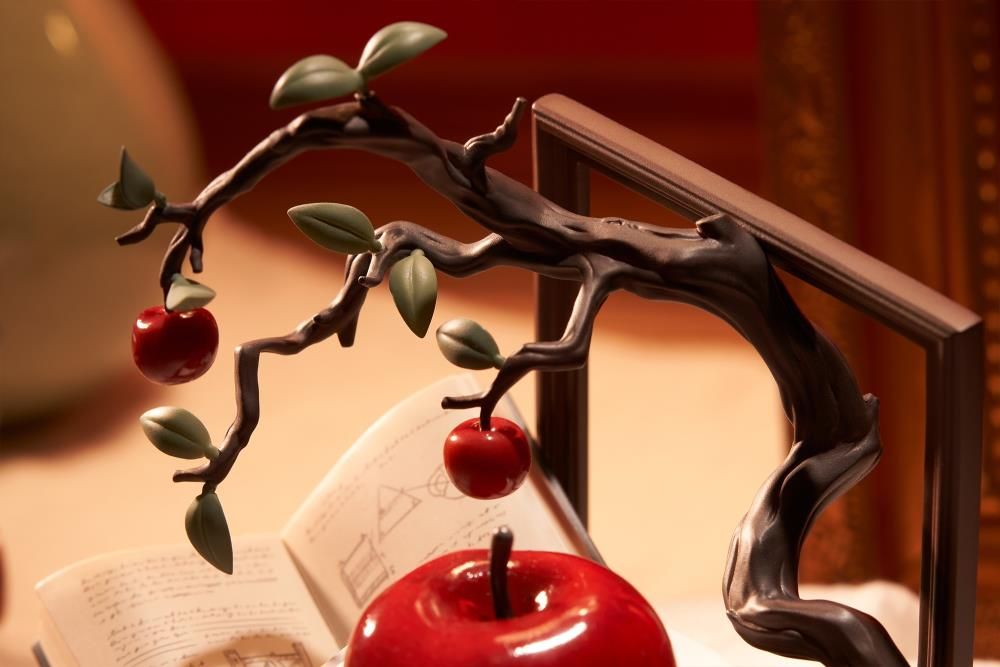 Reverse: 1999 APPLe the Erudite and Juicy Edition Limepie Figure