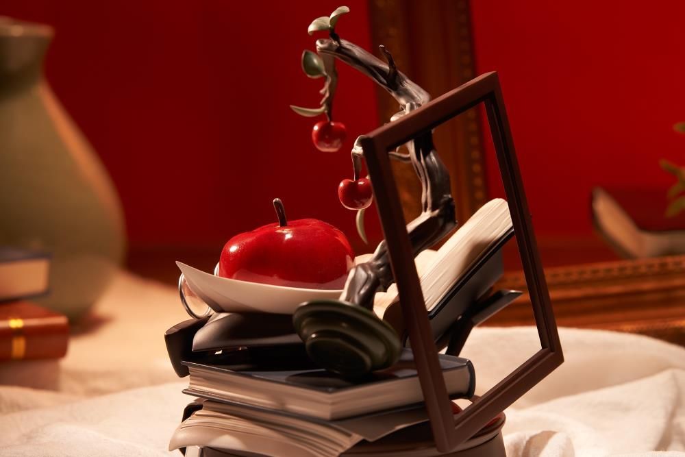 Reverse: 1999 APPLe the Erudite and Juicy Edition Limepie Figure