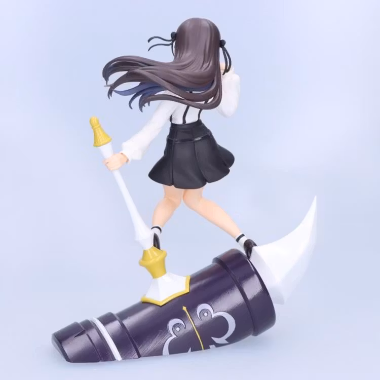 I May Be a Guild Receptionist, But I'll Solo Any Boss to Clock Out on Time Alina Clover