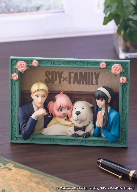 Spy x Family "The Forgers" Picture Frame Figure