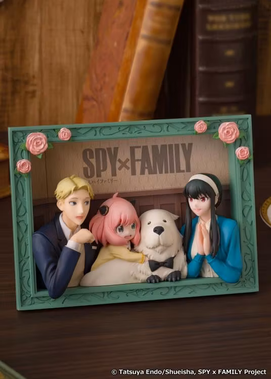 Spy x Family "The Forgers" Picture Frame Figure