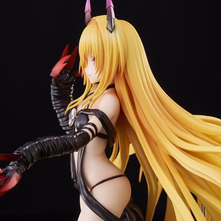 To Love-Ru Darkness Golden Darkness (Darkness Ver.) 1/6 Scale Figure