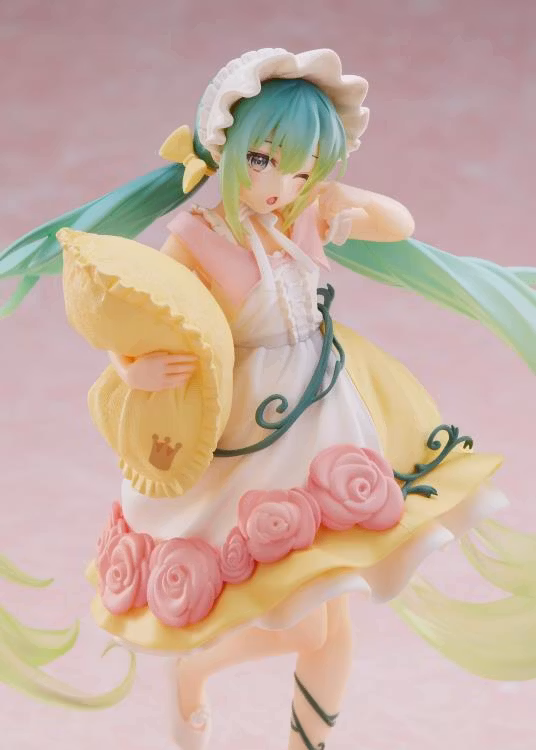 Vocaloid Hatsune Miku (Sleeping Beauty) Wonderland Figure (Rerelease)