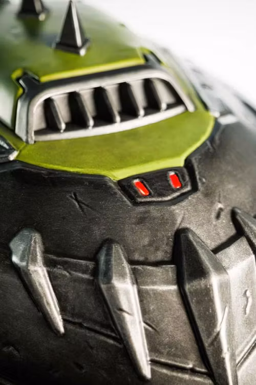 Doom: The Dark Ages Doom Slayer 1/1 Scale Wearable Helmet Bundle