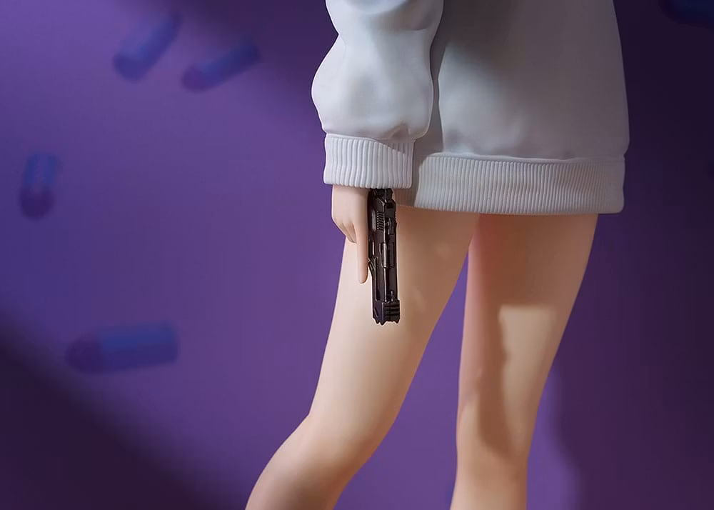 Lycoris Recoil Chisato Nishikigi (Oversized Sweatshirt Ver.) 1/7 Scale Figure