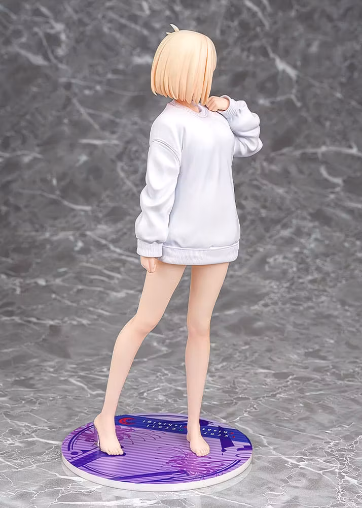 Lycoris Recoil Chisato Nishikigi (Oversized Sweatshirt Ver.) 1/7 Scale Figure