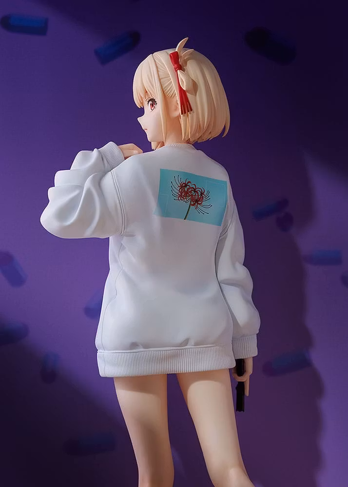 Lycoris Recoil Chisato Nishikigi (Oversized Sweatshirt Ver.) 1/7 Scale Figure