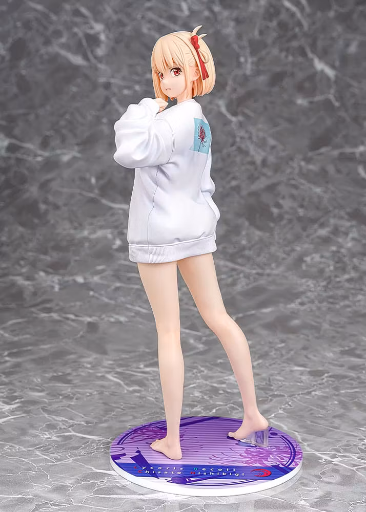 Lycoris Recoil Chisato Nishikigi (Oversized Sweatshirt Ver.) 1/7 Scale Figure