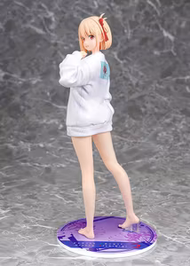 Lycoris Recoil Chisato Nishikigi (Oversized Sweatshirt Ver.) 1/7 Scale Figure