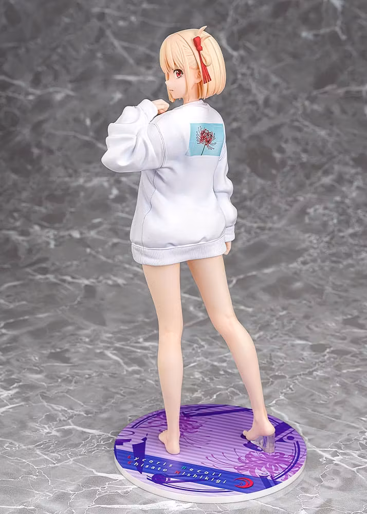 Lycoris Recoil Chisato Nishikigi (Oversized Sweatshirt Ver.) 1/7 Scale Figure